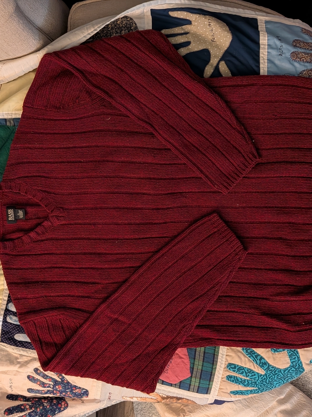 G.H. Bass & Co. Men's V-Neck Ribbed Sweater - Wine